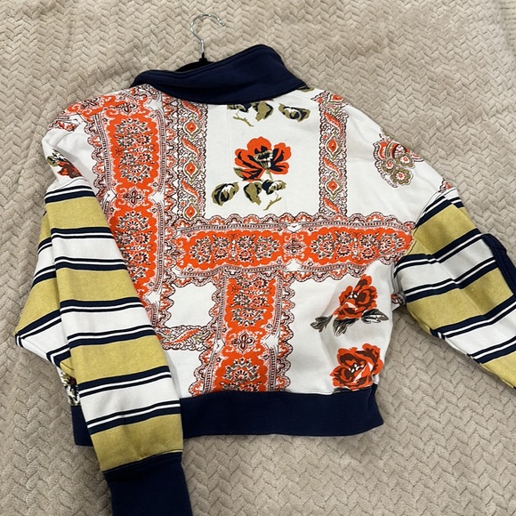Free People Movement patterned cropped sweatshirt. Perfect condition! - Picture 5 of 5